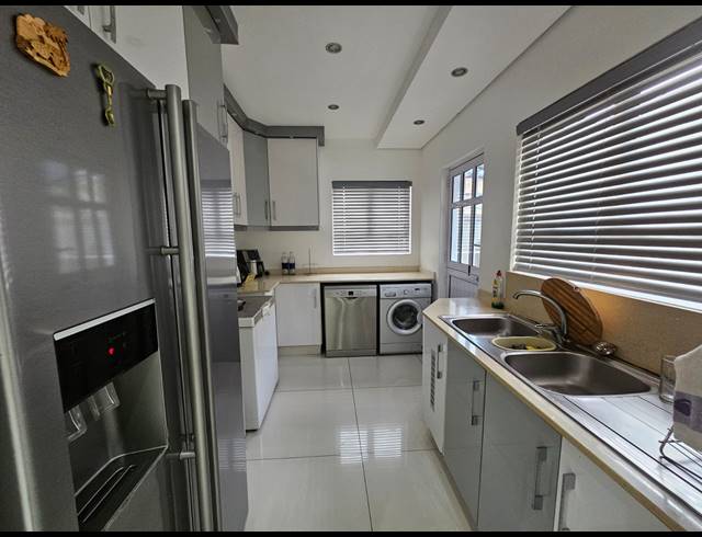6 BEDROOM GATED ESTATE FOR SALE IN PANORAMA PARK